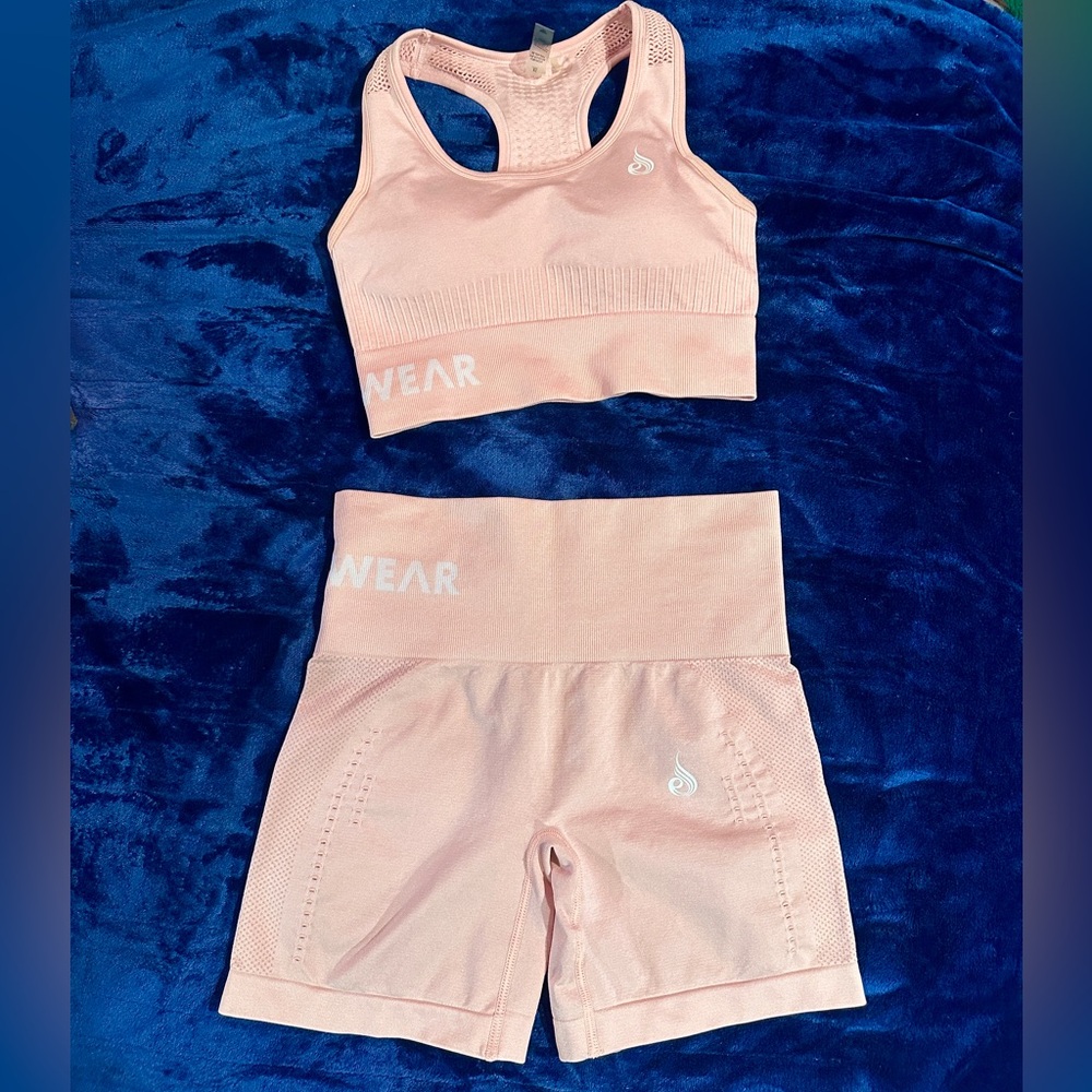 Ryderwear Pink Seamless Gym Shorts & Bra Set - women’s size XS extra small